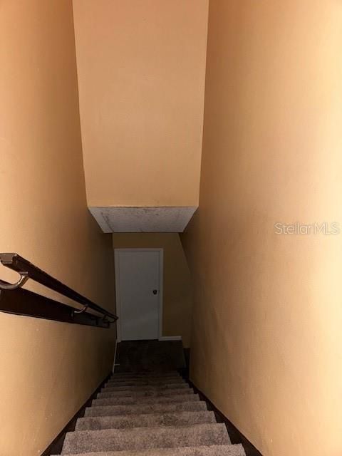 合同活跃: $217,000 (2 贝兹, 1 浴室, 1048 平方英尺)