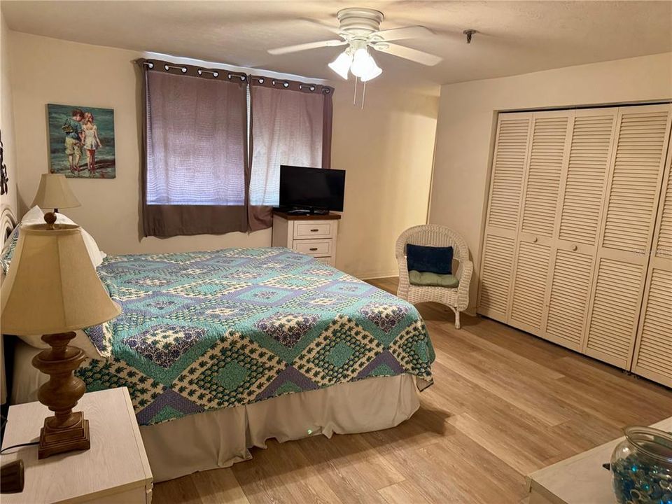 待售: $650,000 (2 贝兹, 2 浴室, 1310 平方英尺)