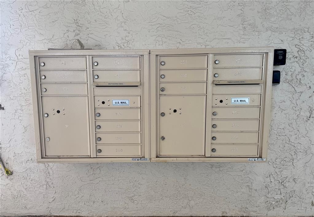 待售: $650,000 (2 贝兹, 2 浴室, 1310 平方英尺)