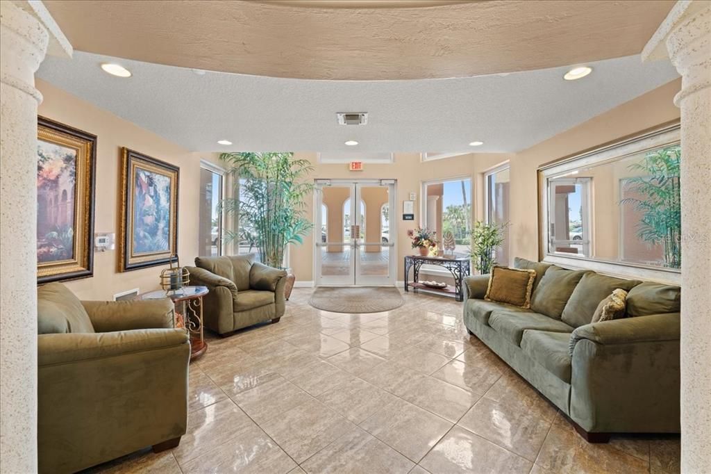 合同活跃: $470,000 (3 贝兹, 2 浴室, 2182 平方英尺)