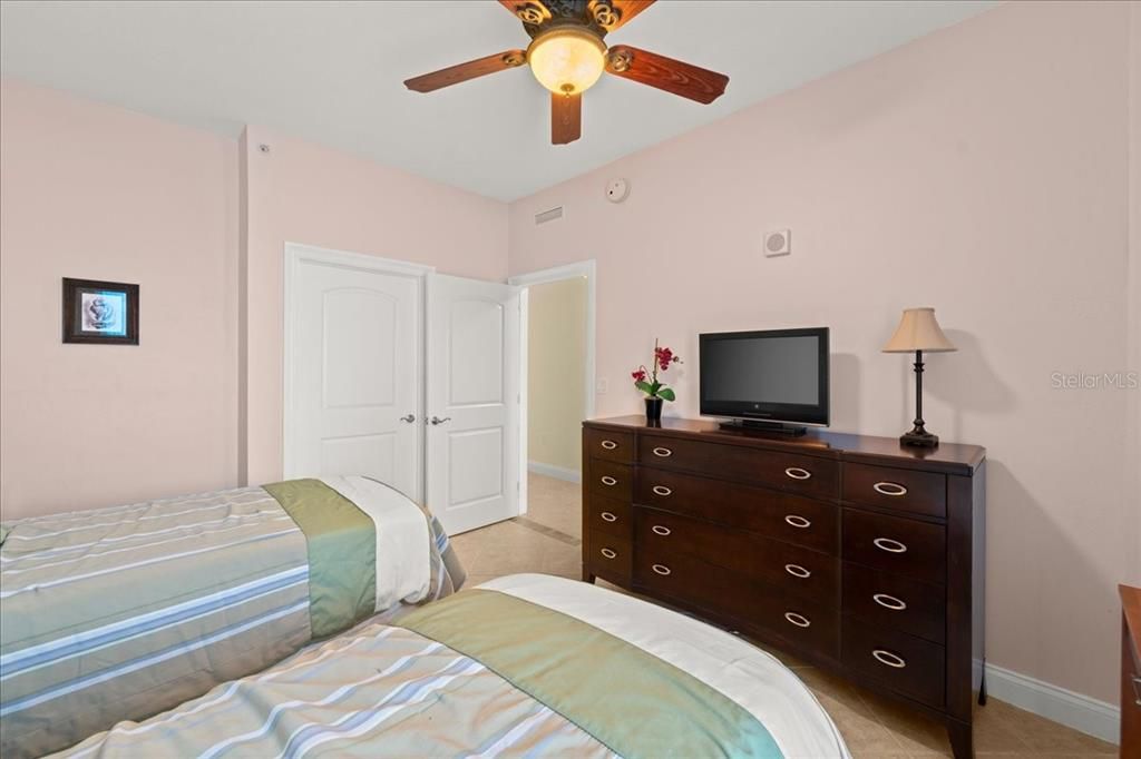 合同活跃: $470,000 (3 贝兹, 2 浴室, 2182 平方英尺)