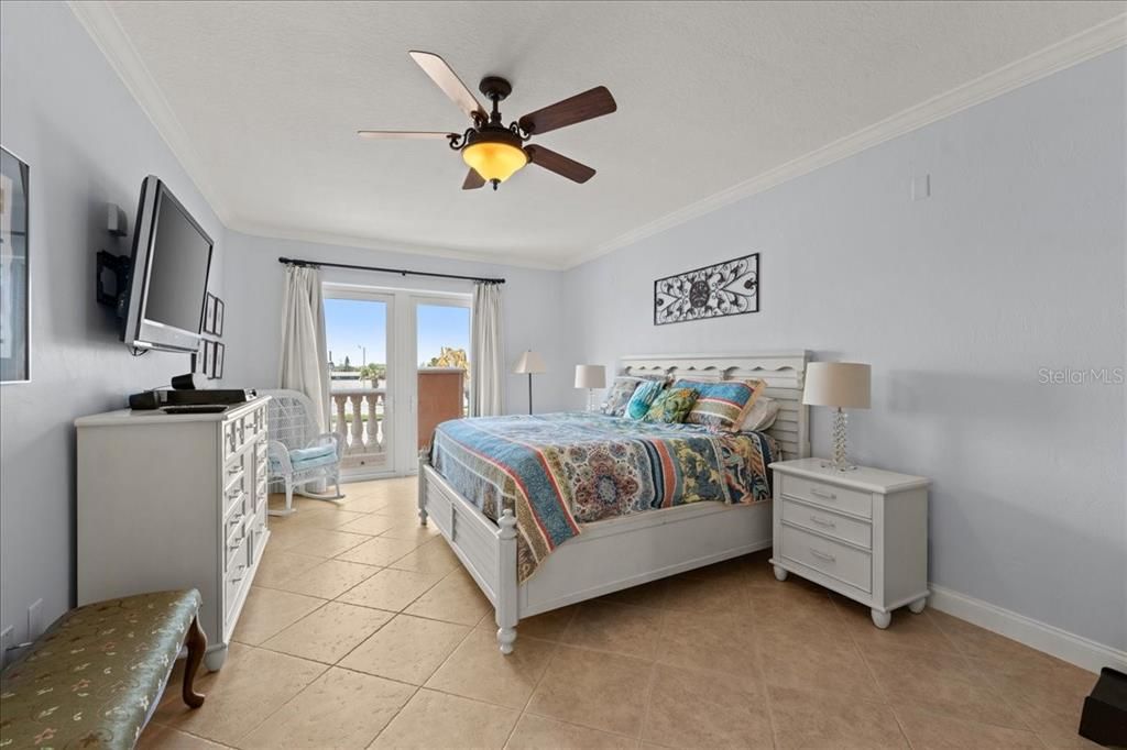 合同活跃: $470,000 (3 贝兹, 2 浴室, 2182 平方英尺)