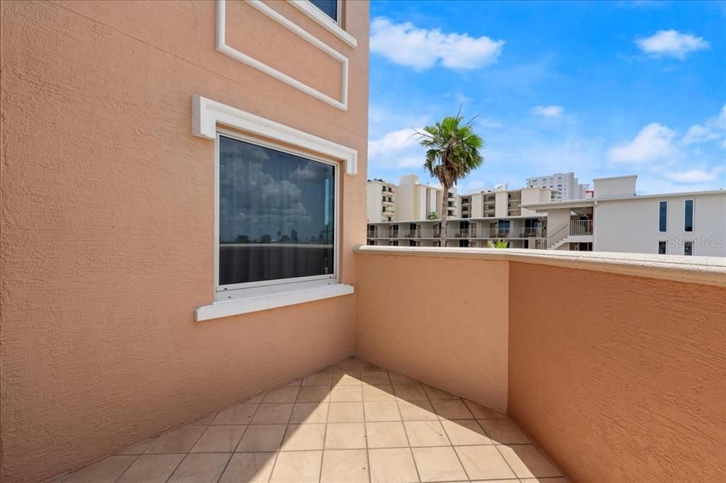 合同活跃: $470,000 (3 贝兹, 2 浴室, 2182 平方英尺)