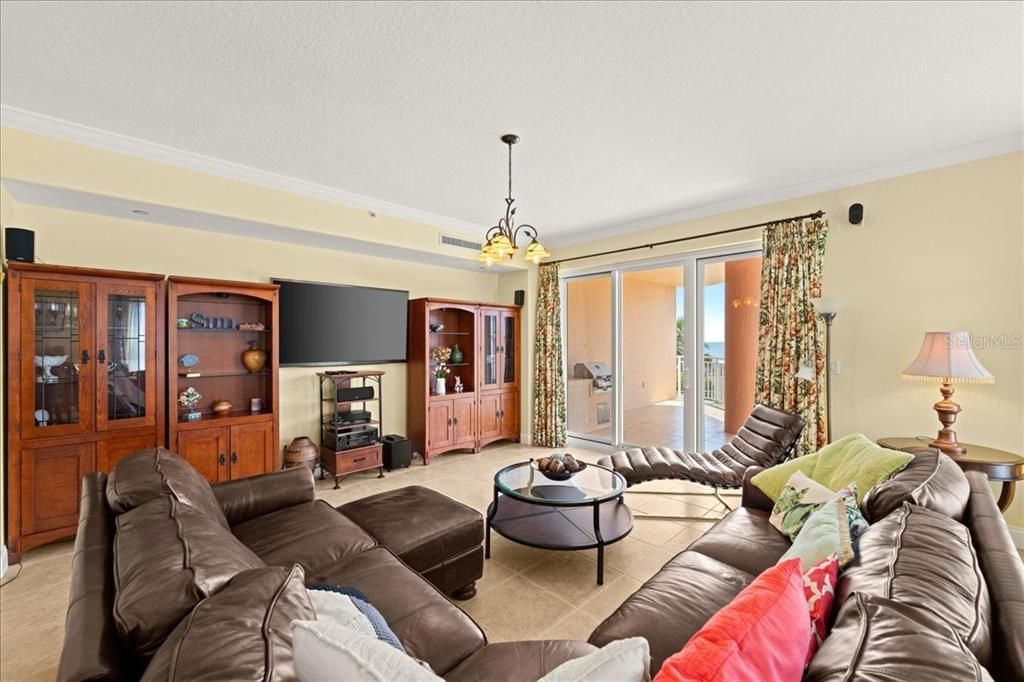 合同活跃: $470,000 (3 贝兹, 2 浴室, 2182 平方英尺)