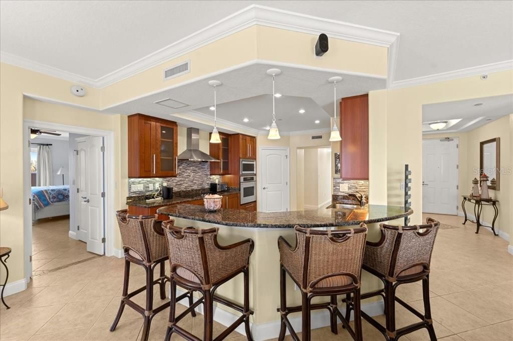 合同活跃: $470,000 (3 贝兹, 2 浴室, 2182 平方英尺)