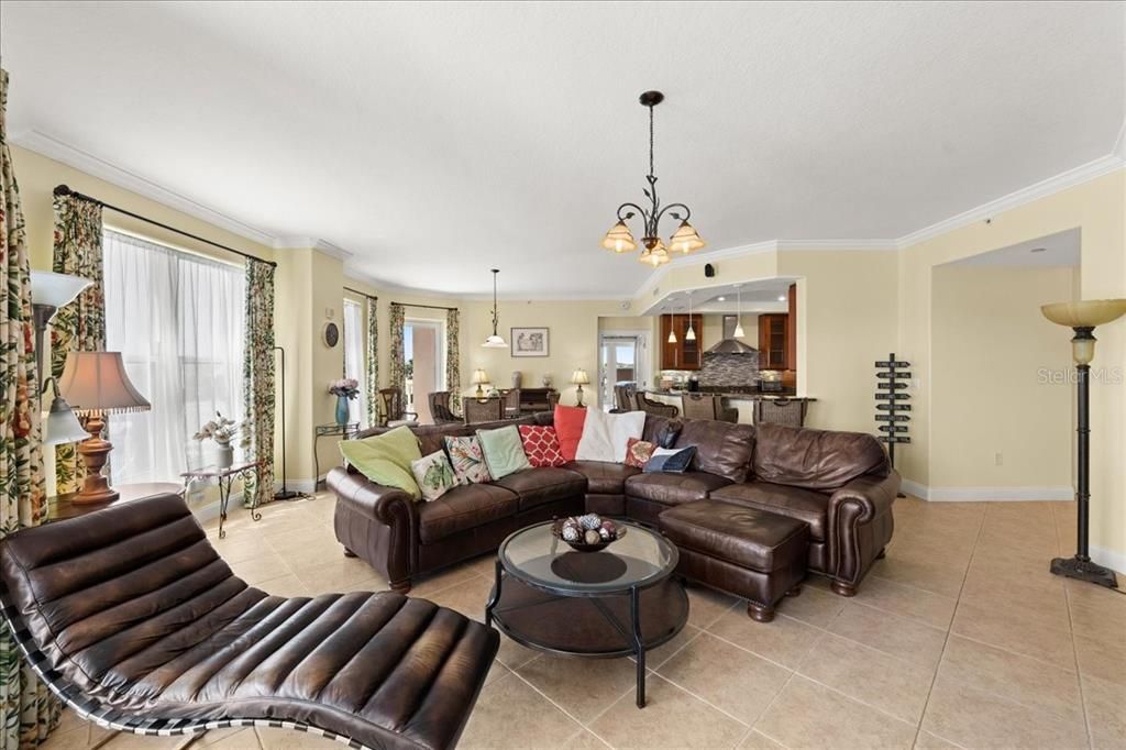 合同活跃: $470,000 (3 贝兹, 2 浴室, 2182 平方英尺)