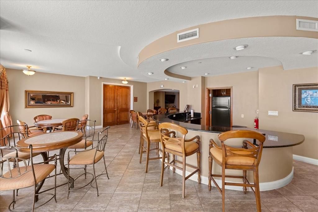 合同活跃: $470,000 (3 贝兹, 2 浴室, 2182 平方英尺)