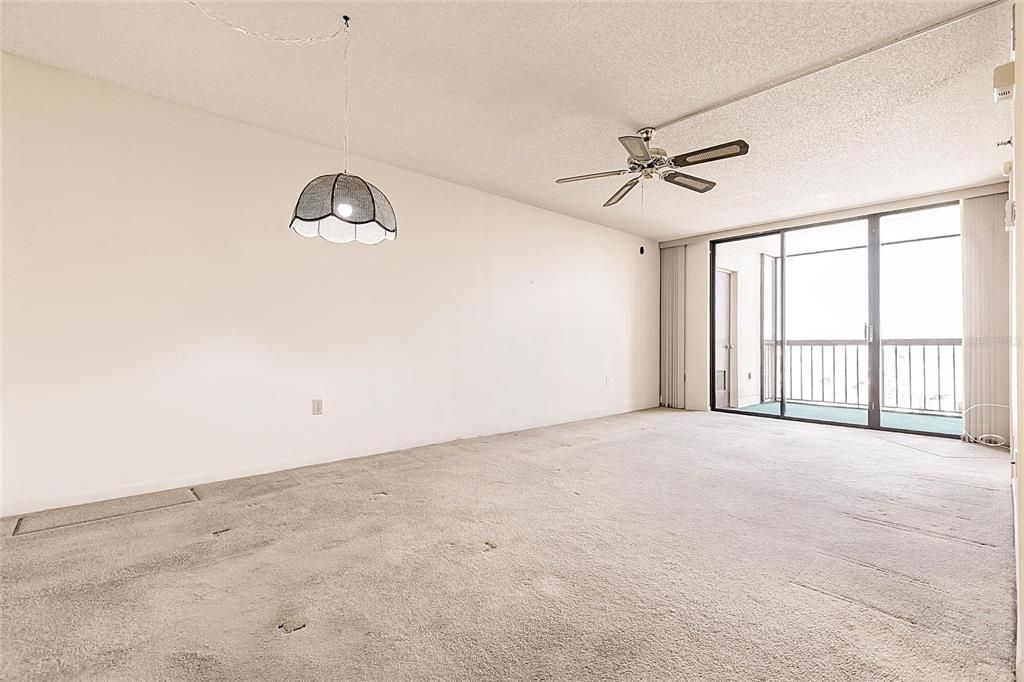 Activo con contrato: $99,000 (1 camas, 1 baños, 634 Pies cuadrados)