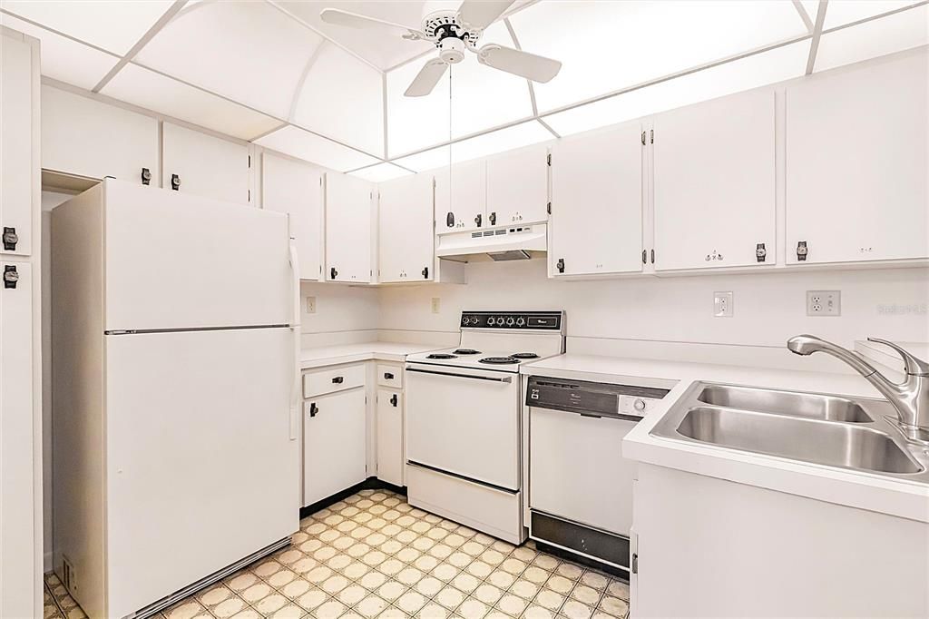 Activo con contrato: $99,000 (1 camas, 1 baños, 634 Pies cuadrados)