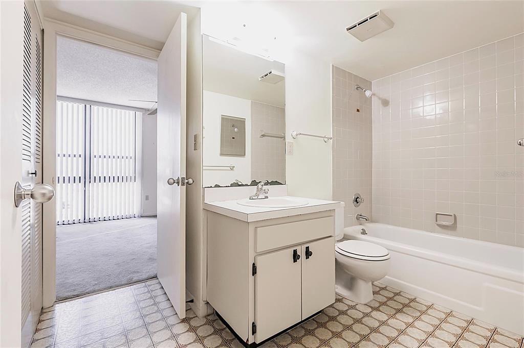 Activo con contrato: $99,000 (1 camas, 1 baños, 634 Pies cuadrados)