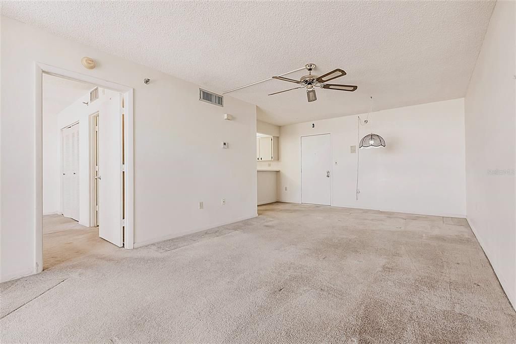 Activo con contrato: $99,000 (1 camas, 1 baños, 634 Pies cuadrados)