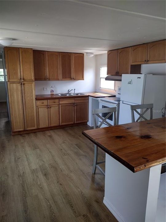 待售: $149,000 (2 贝兹, 1 浴室, 612 平方英尺)