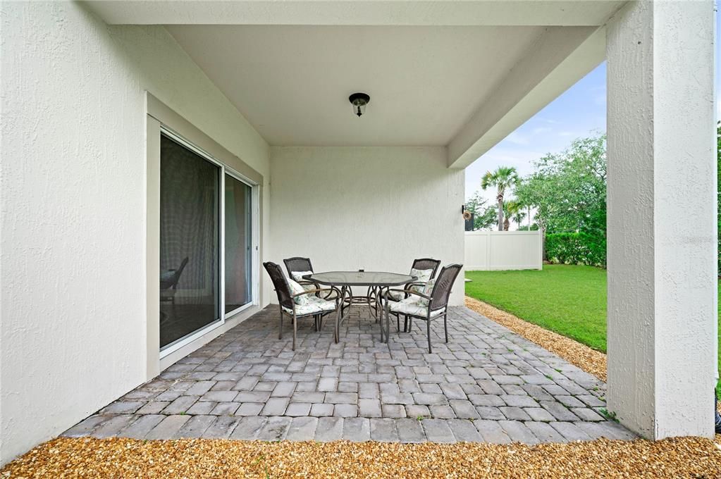 Под контрактом: $344,900 (3 спален, 2 ванн, 1626 Квадратных фут)