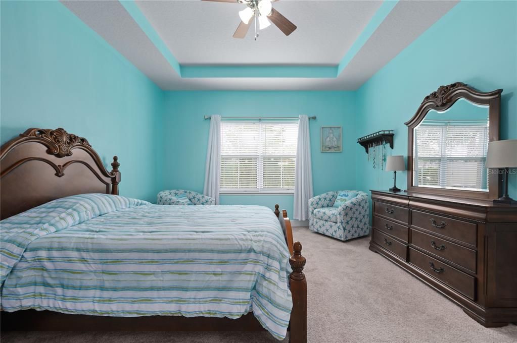 Под контрактом: $344,900 (3 спален, 2 ванн, 1626 Квадратных фут)