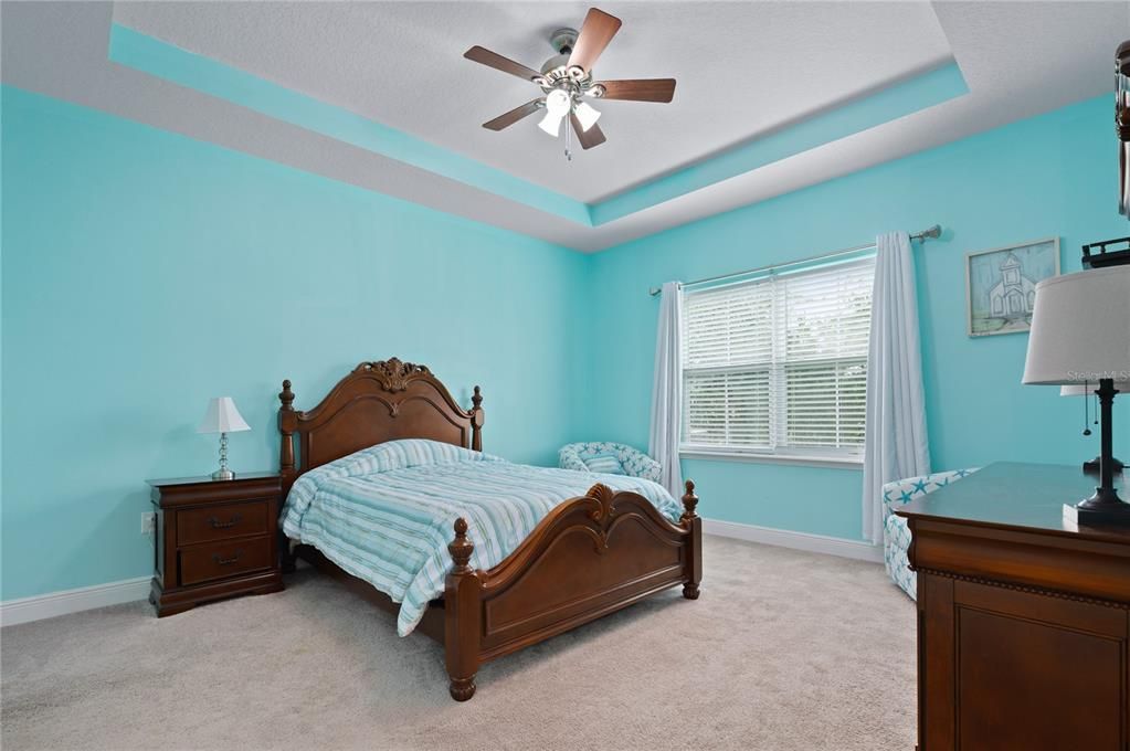 Под контрактом: $344,900 (3 спален, 2 ванн, 1626 Квадратных фут)