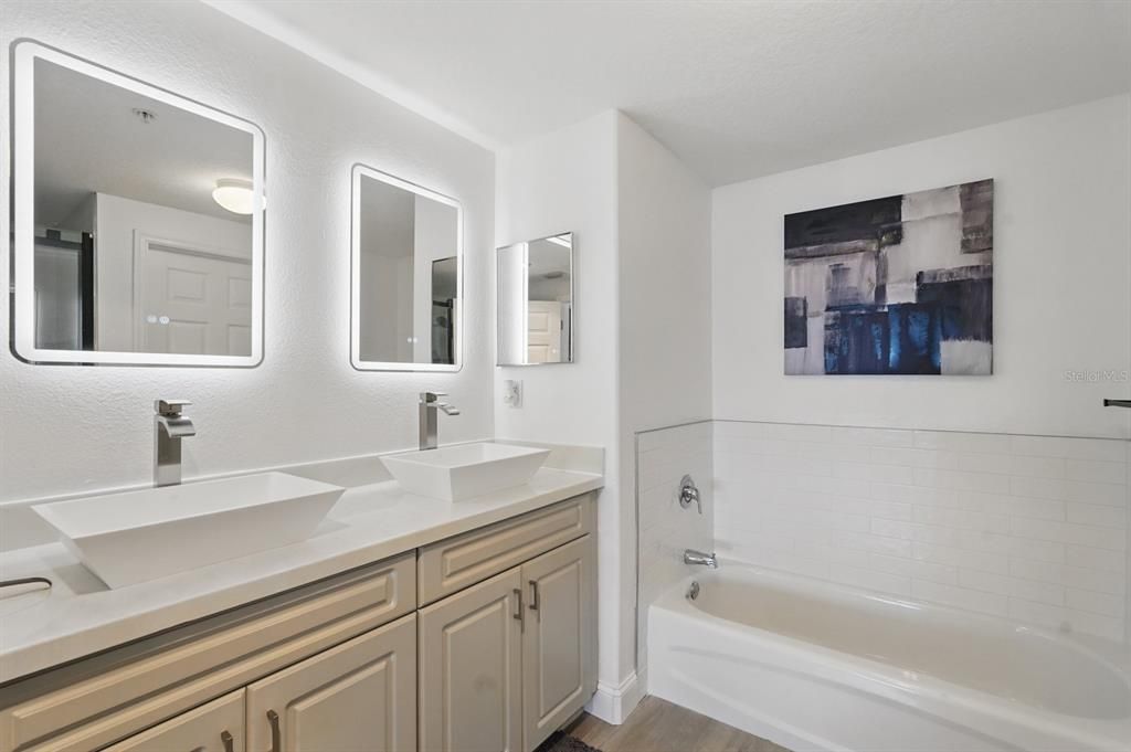 En Venta: $549,900 (2 camas, 2 baños, 1398 Pies cuadrados)