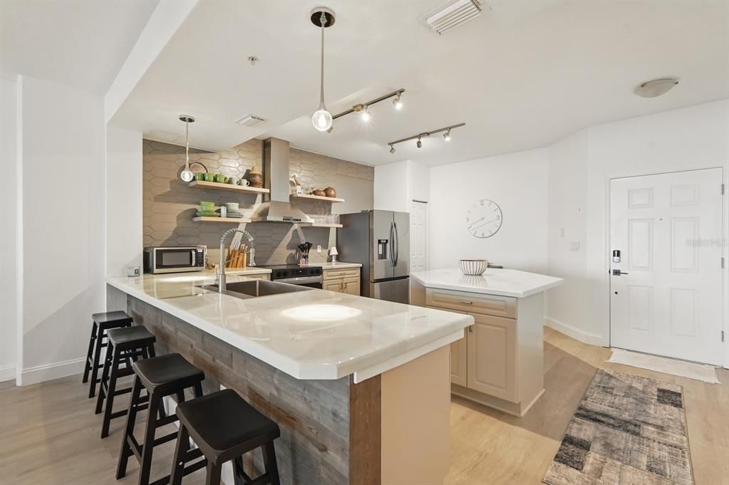 En Venta: $549,900 (2 camas, 2 baños, 1398 Pies cuadrados)