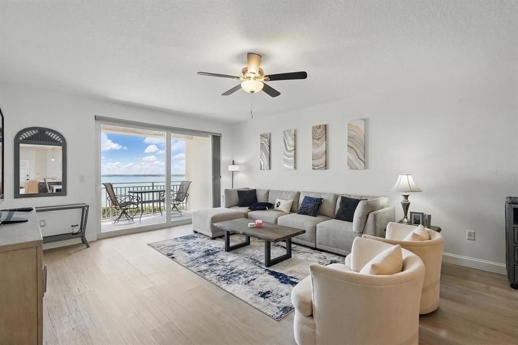 En Venta: $549,900 (2 camas, 2 baños, 1398 Pies cuadrados)