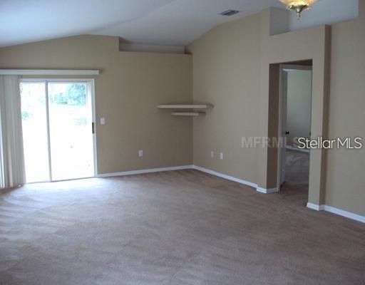 合同活跃: $2,100 (3 贝兹, 2 浴室, 1434 平方英尺)