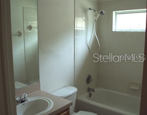 合同活跃: $2,100 (3 贝兹, 2 浴室, 1434 平方英尺)