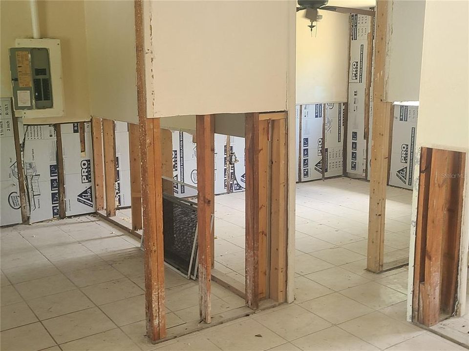 待售: $348,000 (2 贝兹, 0 浴室, 2178 平方英尺)