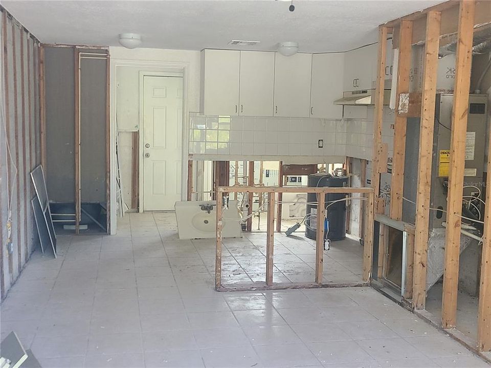 待售: $348,000 (2 贝兹, 0 浴室, 2178 平方英尺)