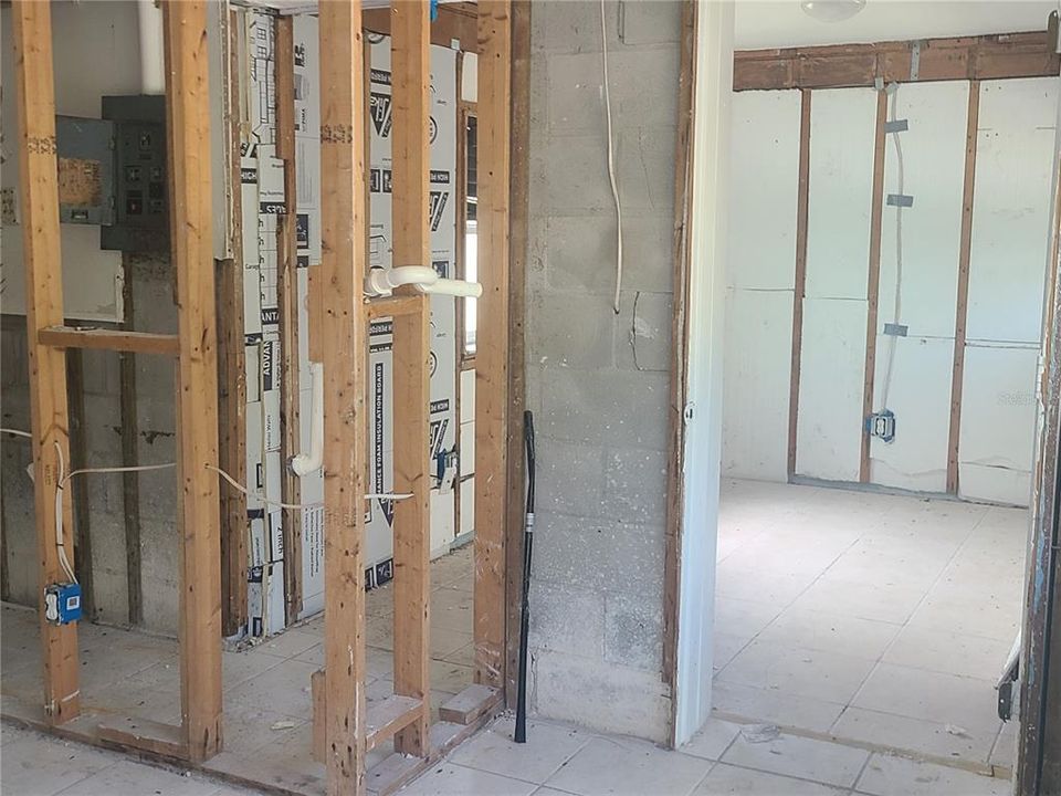 待售: $348,000 (2 贝兹, 0 浴室, 2178 平方英尺)