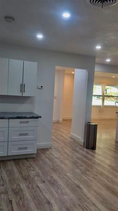 合同活跃: $249,900 (4 贝兹, 2 浴室, 2338 平方英尺)