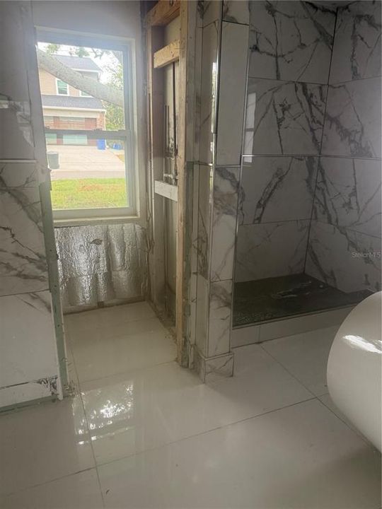 合同活跃: $249,900 (4 贝兹, 2 浴室, 2338 平方英尺)