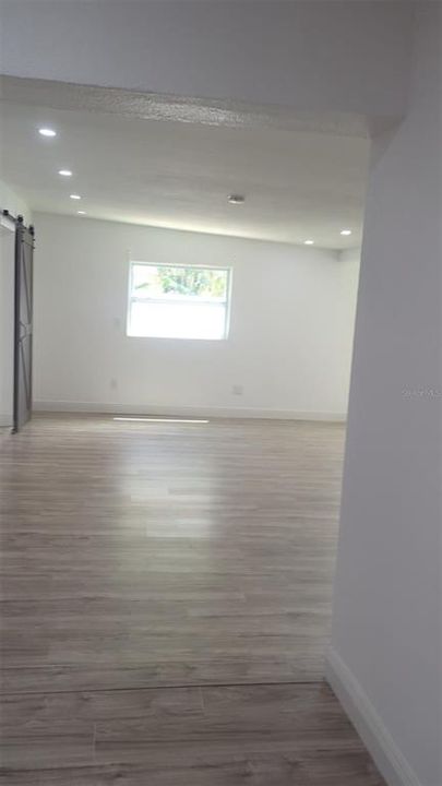 合同活跃: $249,900 (4 贝兹, 2 浴室, 2338 平方英尺)