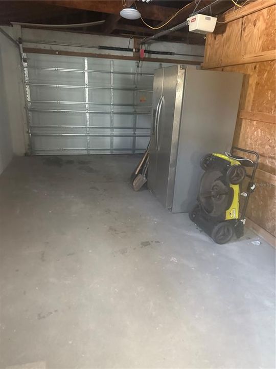 合同活跃: $249,900 (4 贝兹, 2 浴室, 2338 平方英尺)