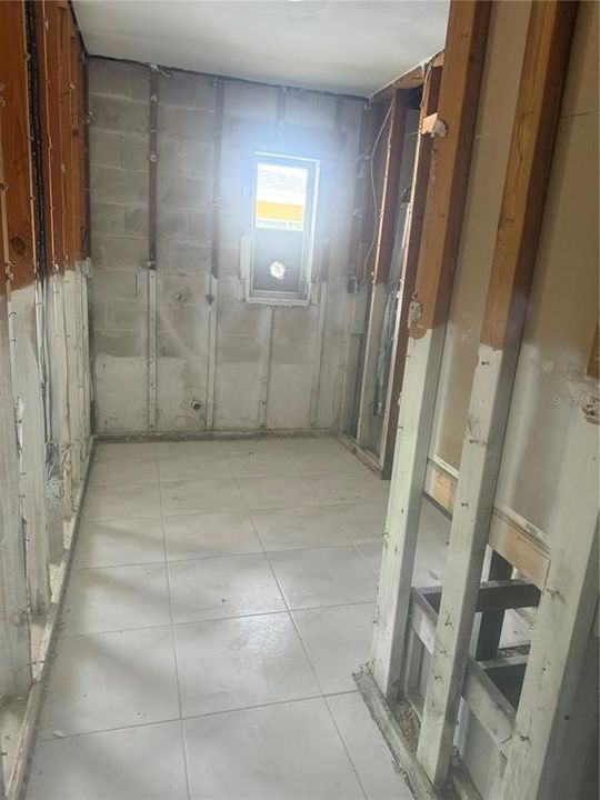 合同活跃: $249,900 (4 贝兹, 2 浴室, 2338 平方英尺)