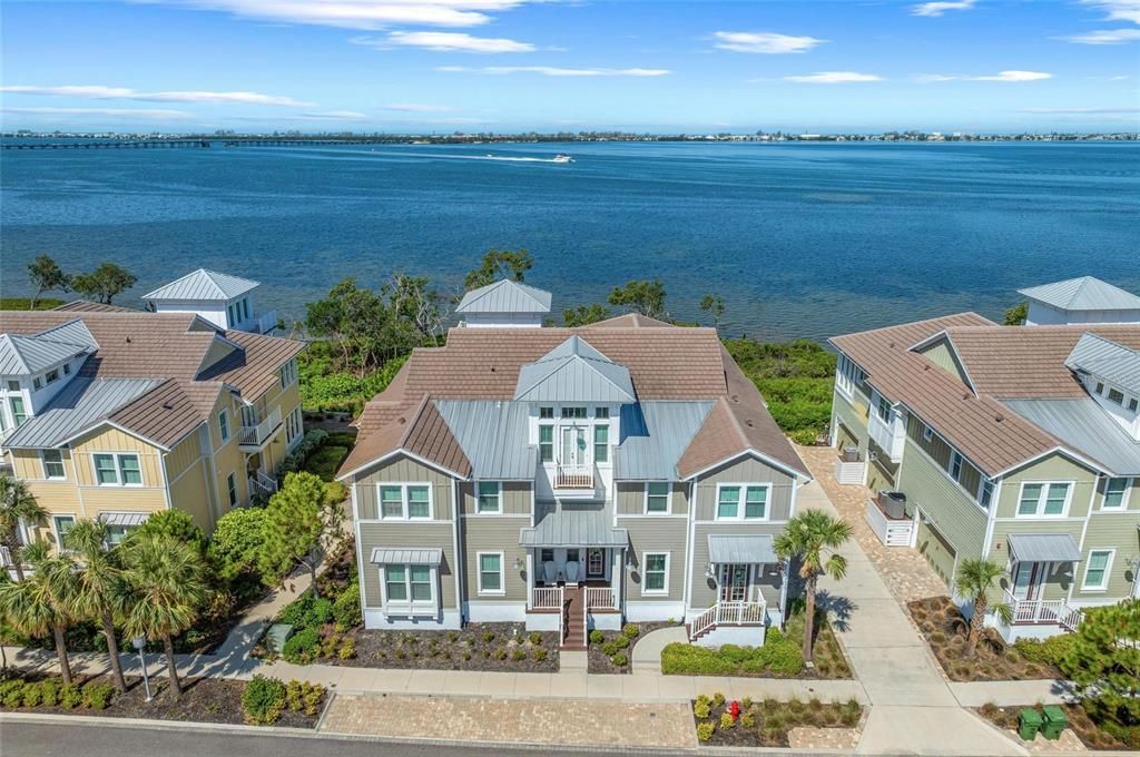 Recently Sold: $1,399,000 (3 beds, 3 baths, 2214 Square Feet)