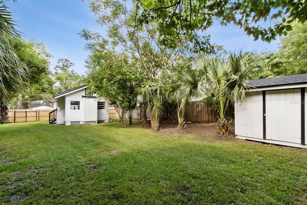 For Sale: $290,000 (2 beds, 1 baths, 886 Square Feet)