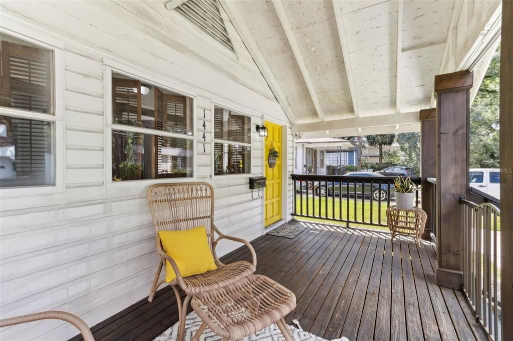 For Sale: $290,000 (2 beds, 1 baths, 886 Square Feet)