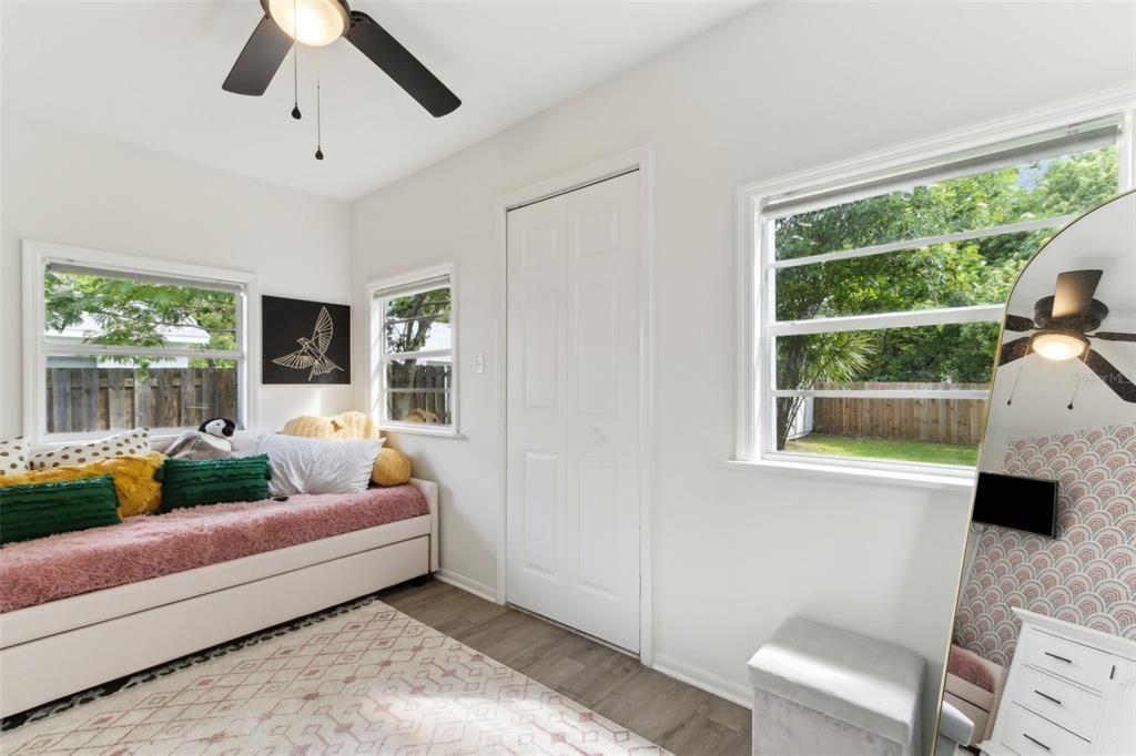 For Sale: $290,000 (2 beds, 1 baths, 886 Square Feet)