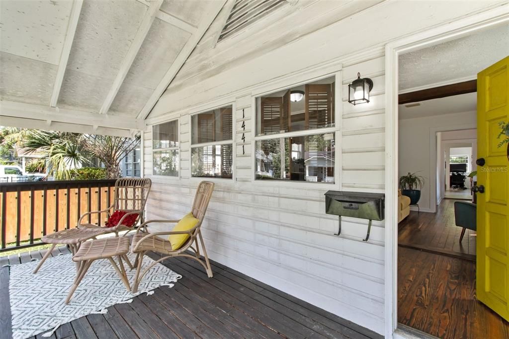 For Sale: $290,000 (2 beds, 1 baths, 886 Square Feet)