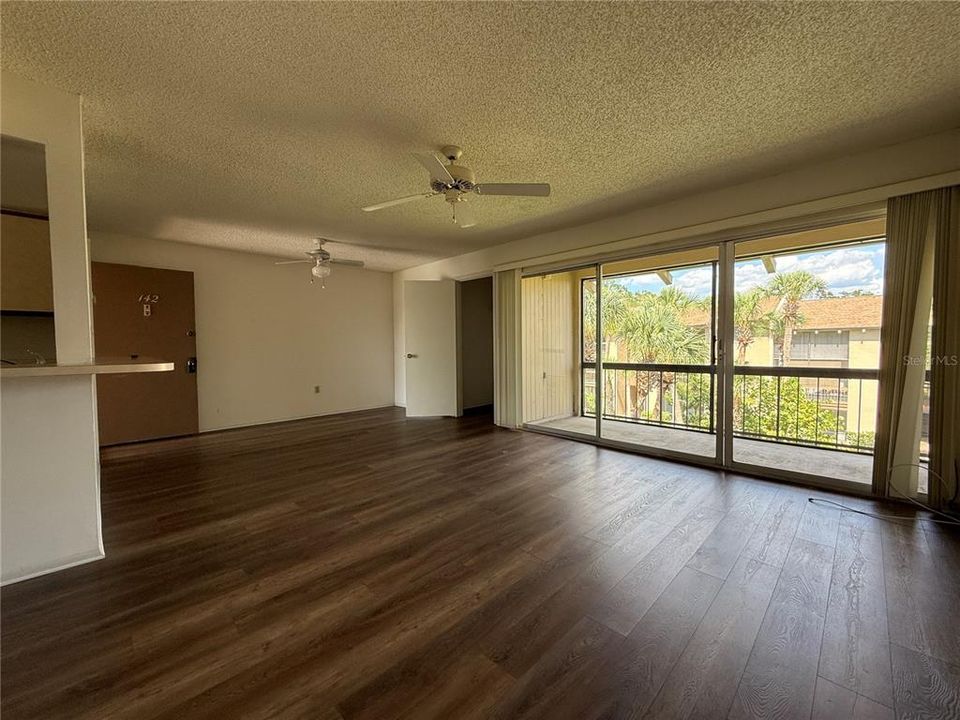 待售: $85,000 (1 贝兹, 1 浴室, 633 平方英尺)