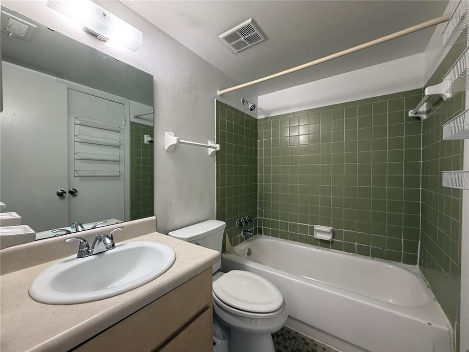 待售: $85,000 (1 贝兹, 1 浴室, 633 平方英尺)