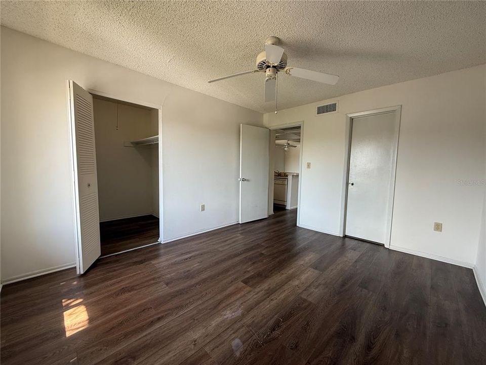 待售: $85,000 (1 贝兹, 1 浴室, 633 平方英尺)