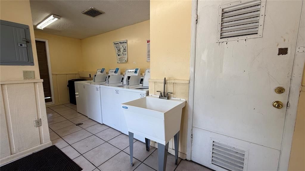 待售: $85,000 (1 贝兹, 1 浴室, 633 平方英尺)