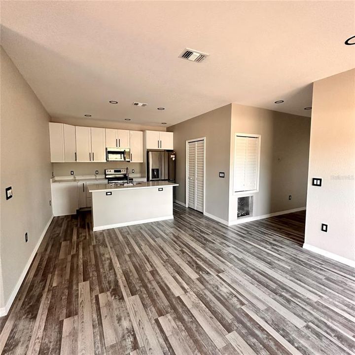 待售: $250,000 (3 贝兹, 2 浴室, 1298 平方英尺)