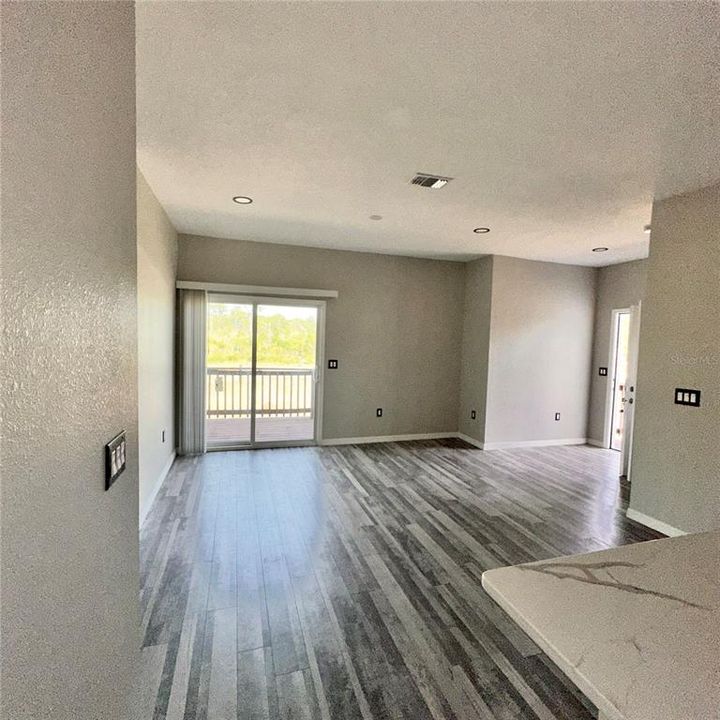 待售: $250,000 (3 贝兹, 2 浴室, 1298 平方英尺)