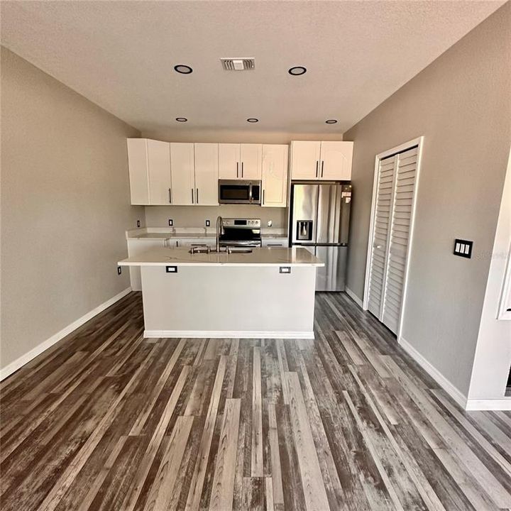 待售: $250,000 (3 贝兹, 2 浴室, 1298 平方英尺)