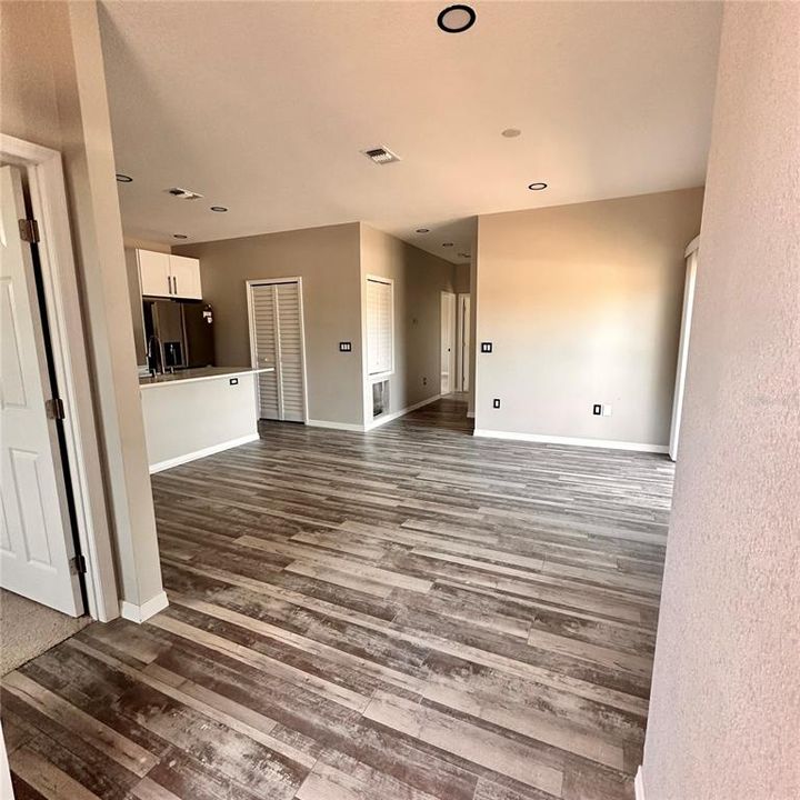 待售: $250,000 (3 贝兹, 2 浴室, 1298 平方英尺)