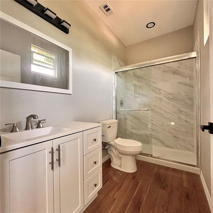 待售: $250,000 (3 贝兹, 2 浴室, 1298 平方英尺)