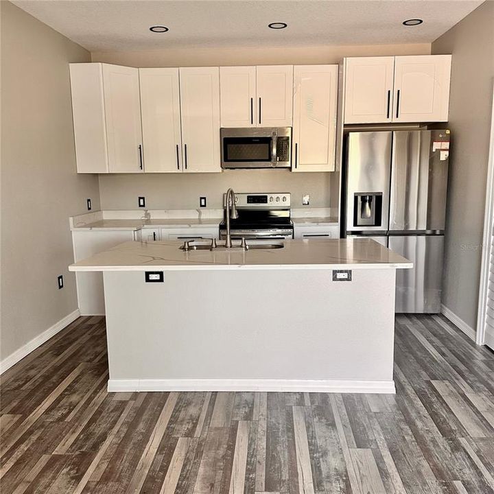 待售: $250,000 (3 贝兹, 2 浴室, 1298 平方英尺)