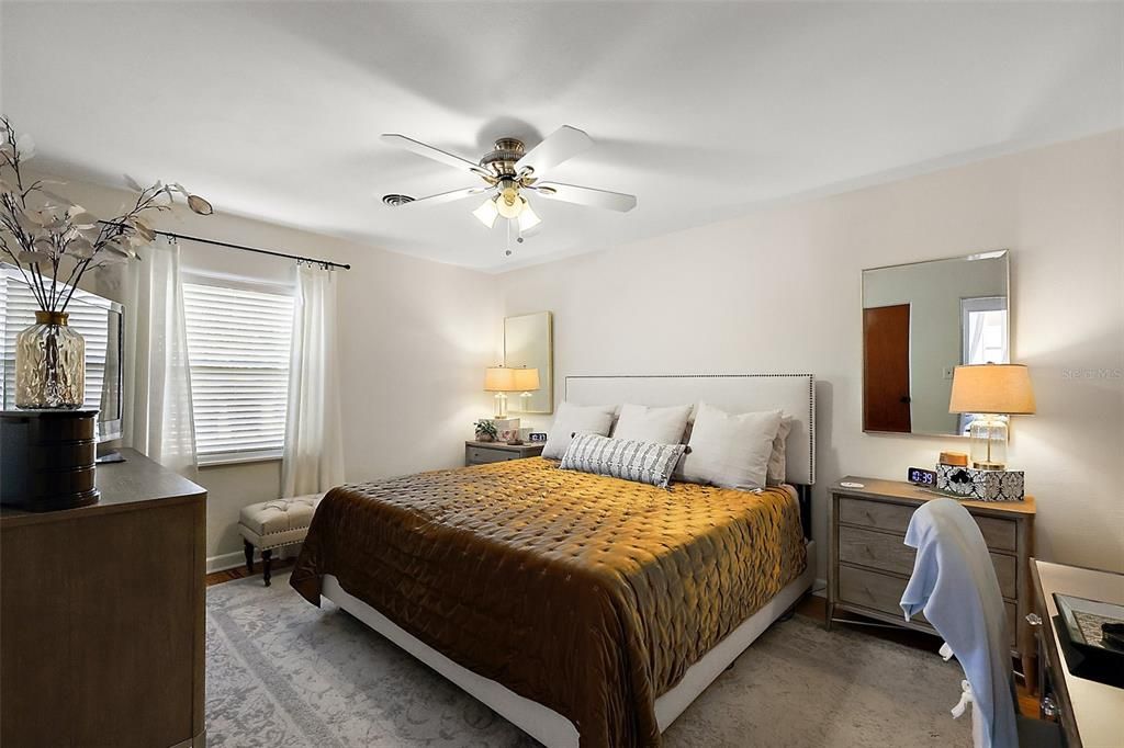 Active With Contract: $225,000 (2 beds, 1 baths, 1008 Square Feet)