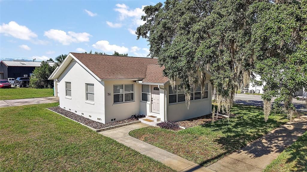 Active With Contract: $225,000 (2 beds, 1 baths, 1008 Square Feet)