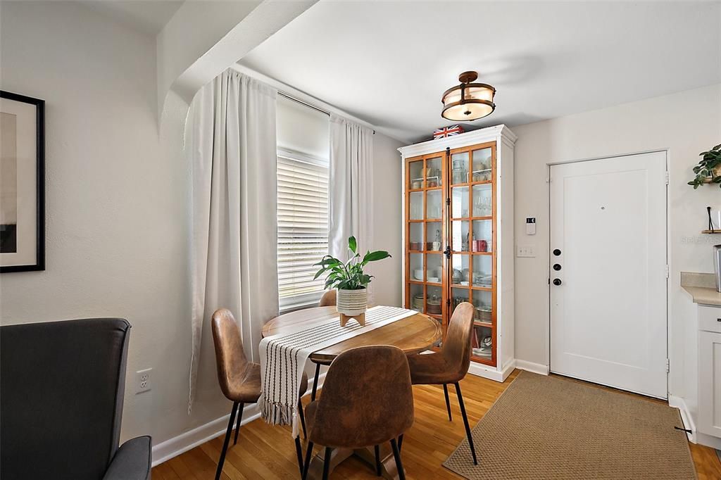 Active With Contract: $225,000 (2 beds, 1 baths, 1008 Square Feet)